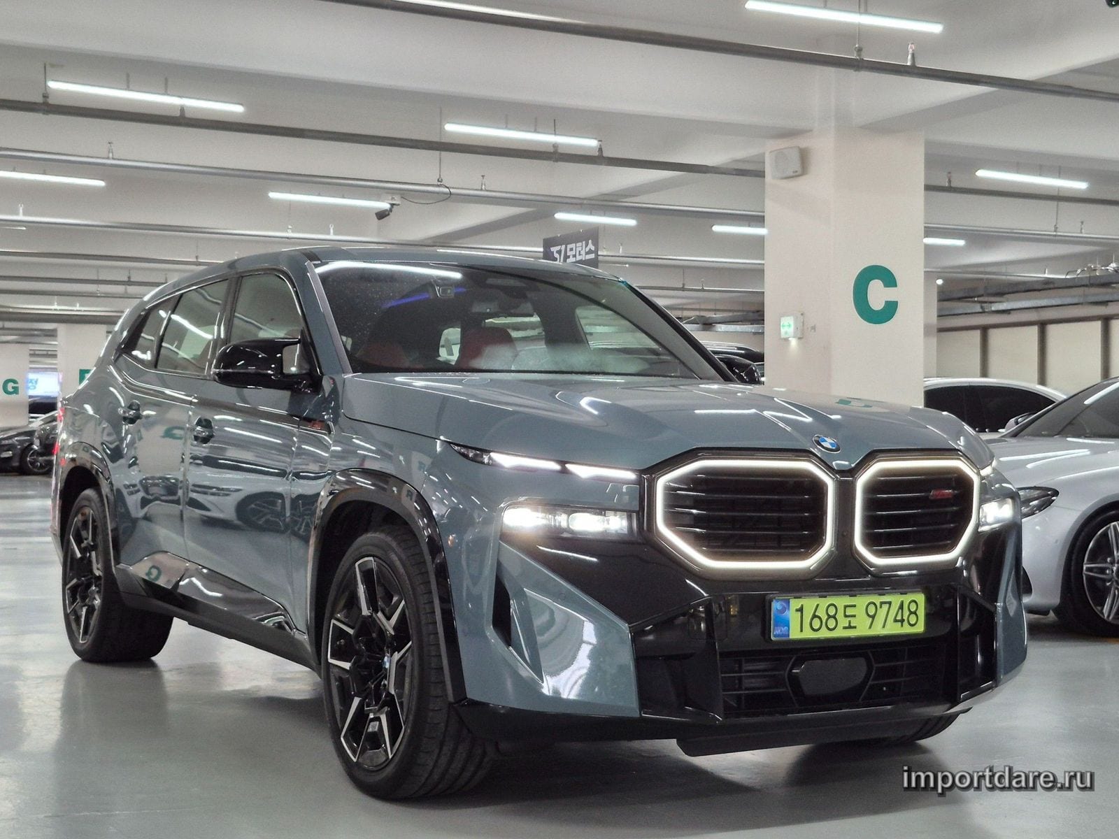 BMW Xm сбоку