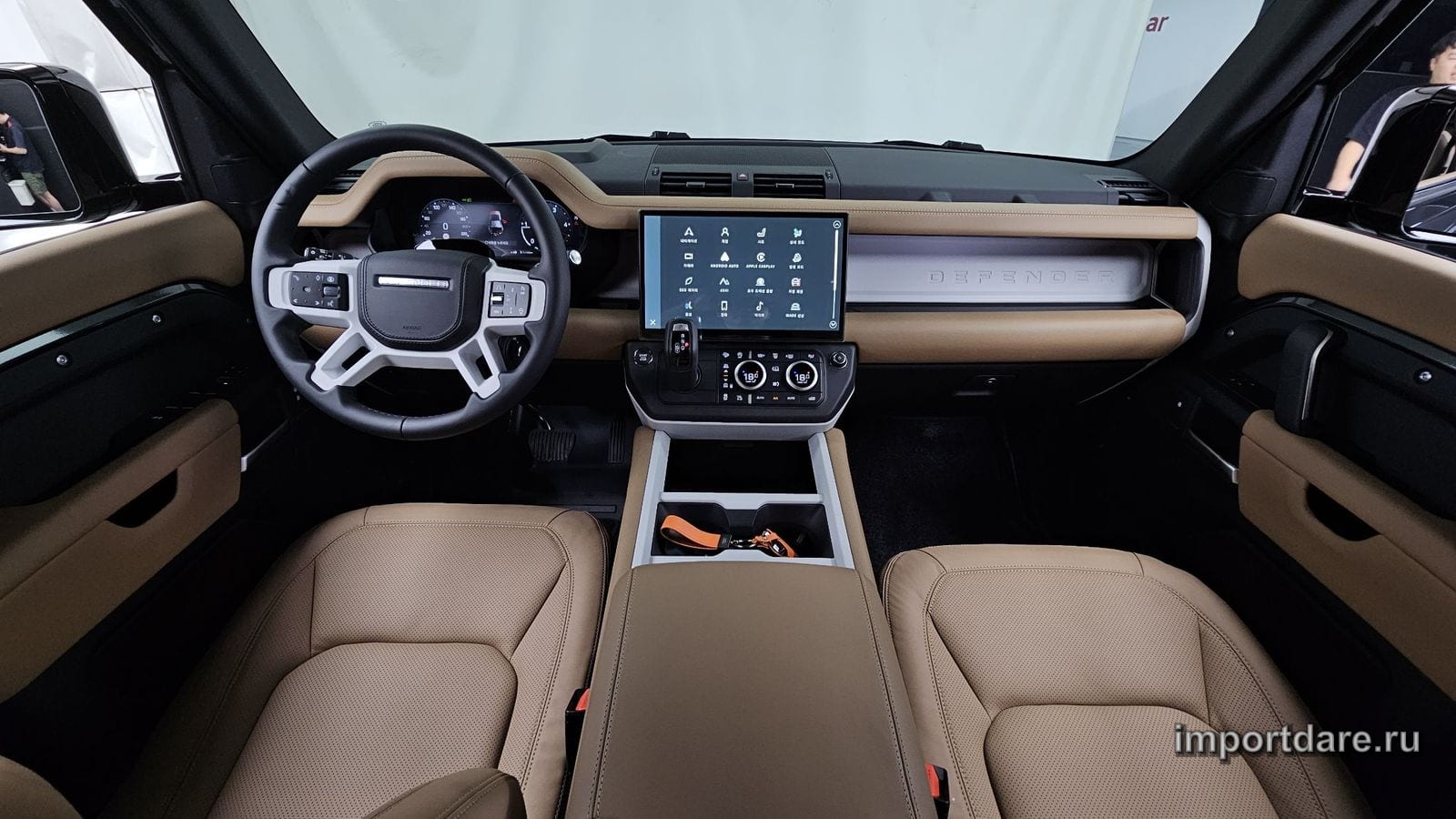 Land Rover Defender сзади