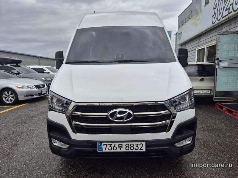 Hyundai Solati спереди