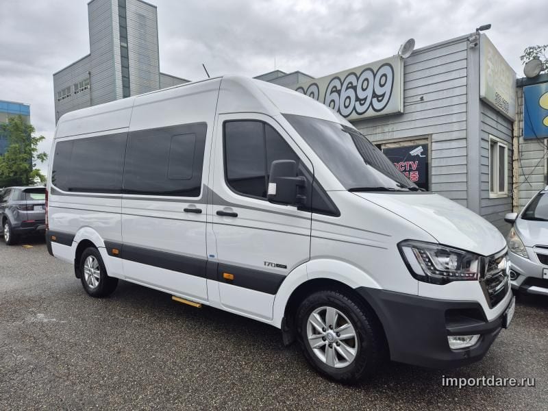 Hyundai Solati сбоку