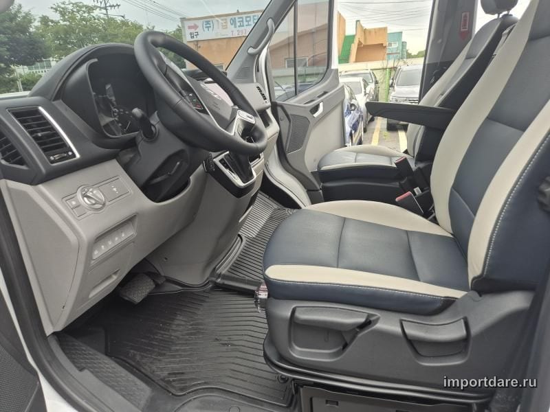 Hyundai Solati сзади