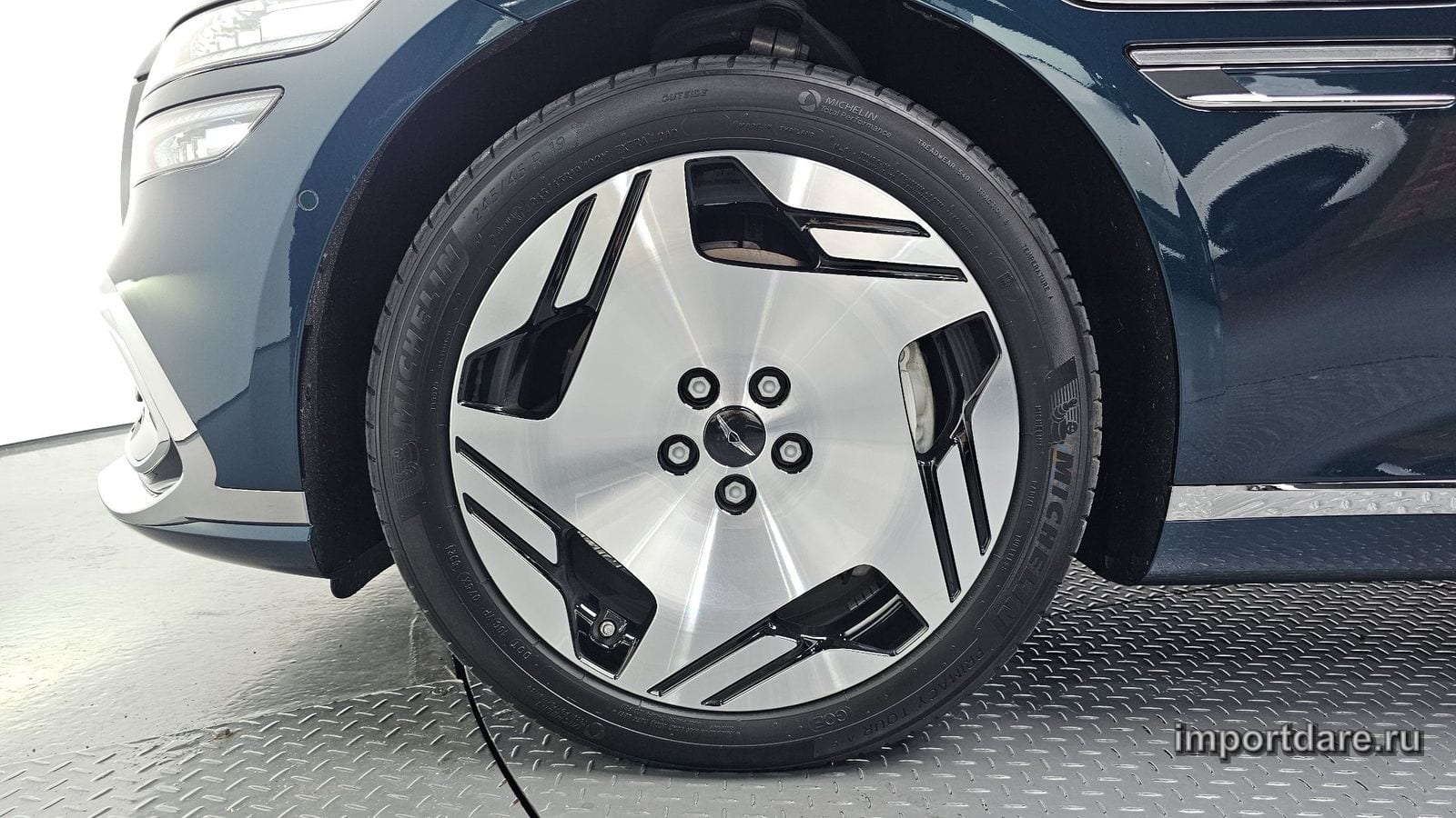 Genesis Electric сзади