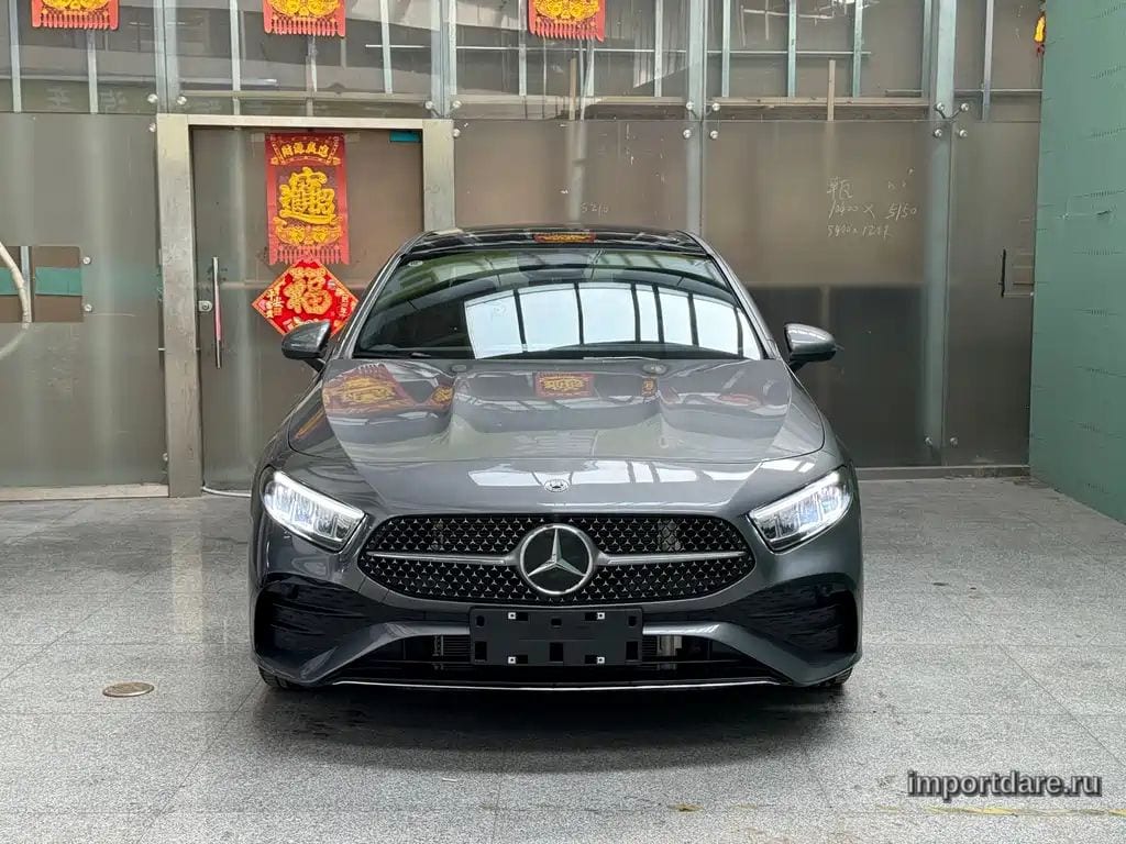 Mercedes-Benz A-Class сбоку