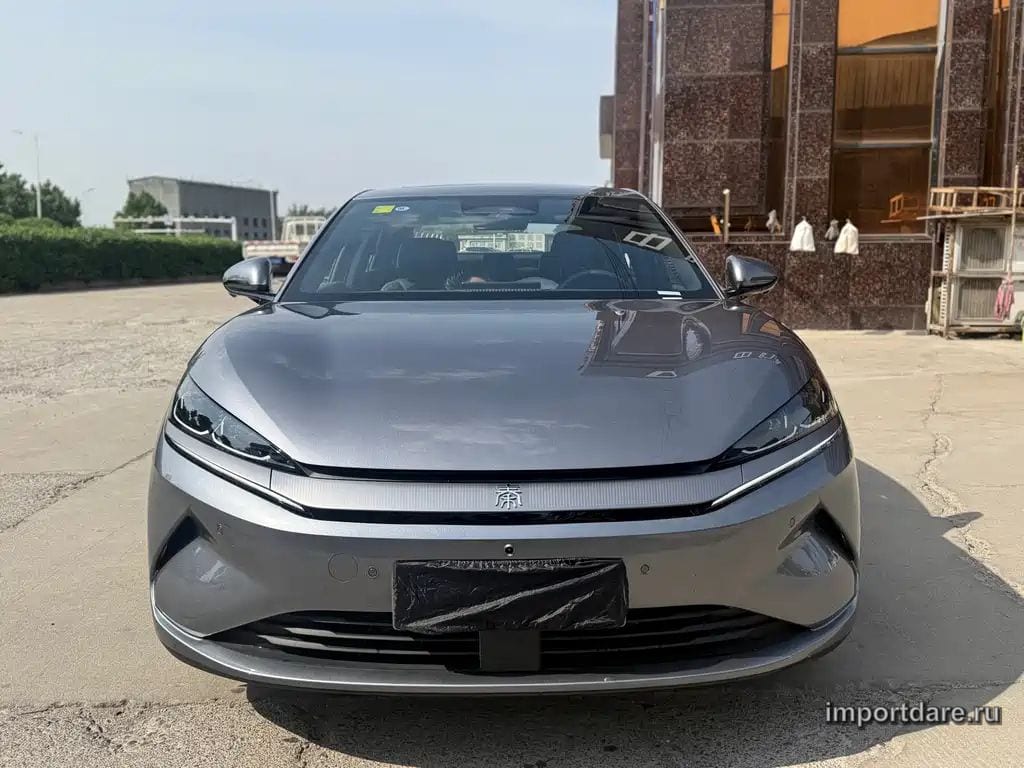 Byd Qin L сбоку