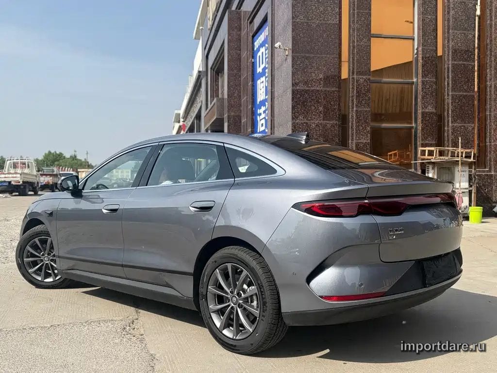 Byd Qin L сзади