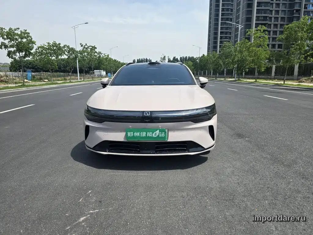 Zeekr 007gt сбоку