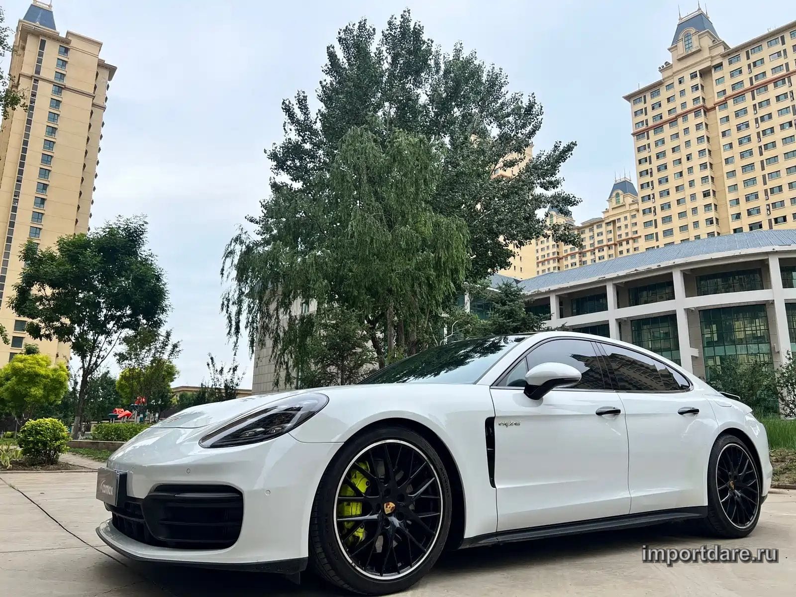 Porsche Panamera New Energy спереди