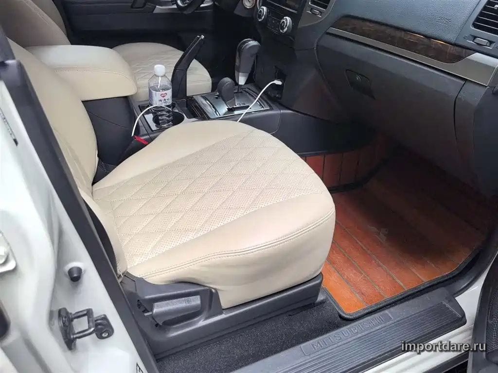 Mitsubishi Pajero Import сзади