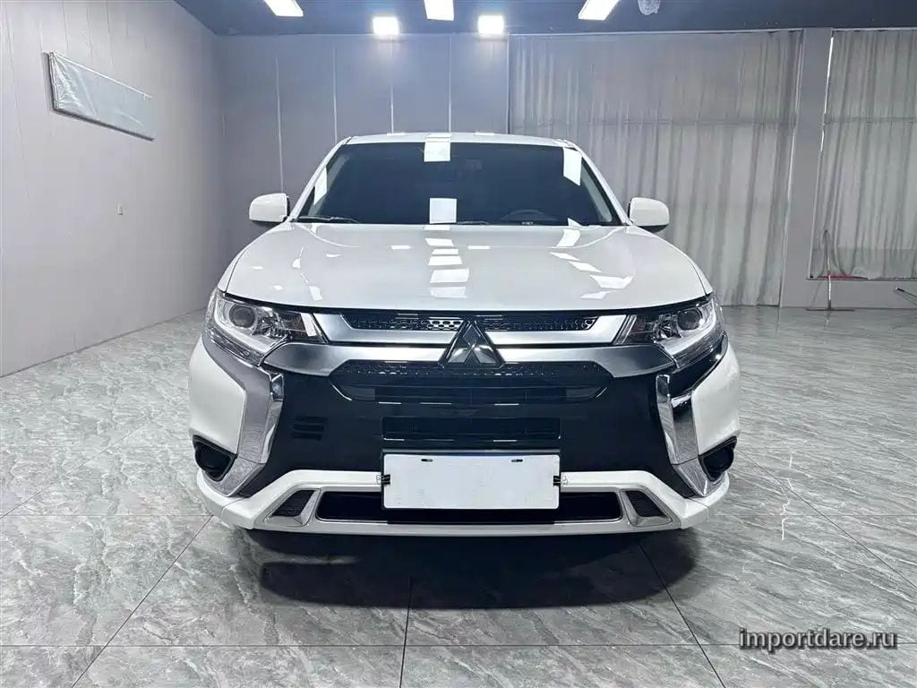 MITSUBISHI OUTLANDER 2023 — 31 000 км, белый, Китай — под ключ — фото 2