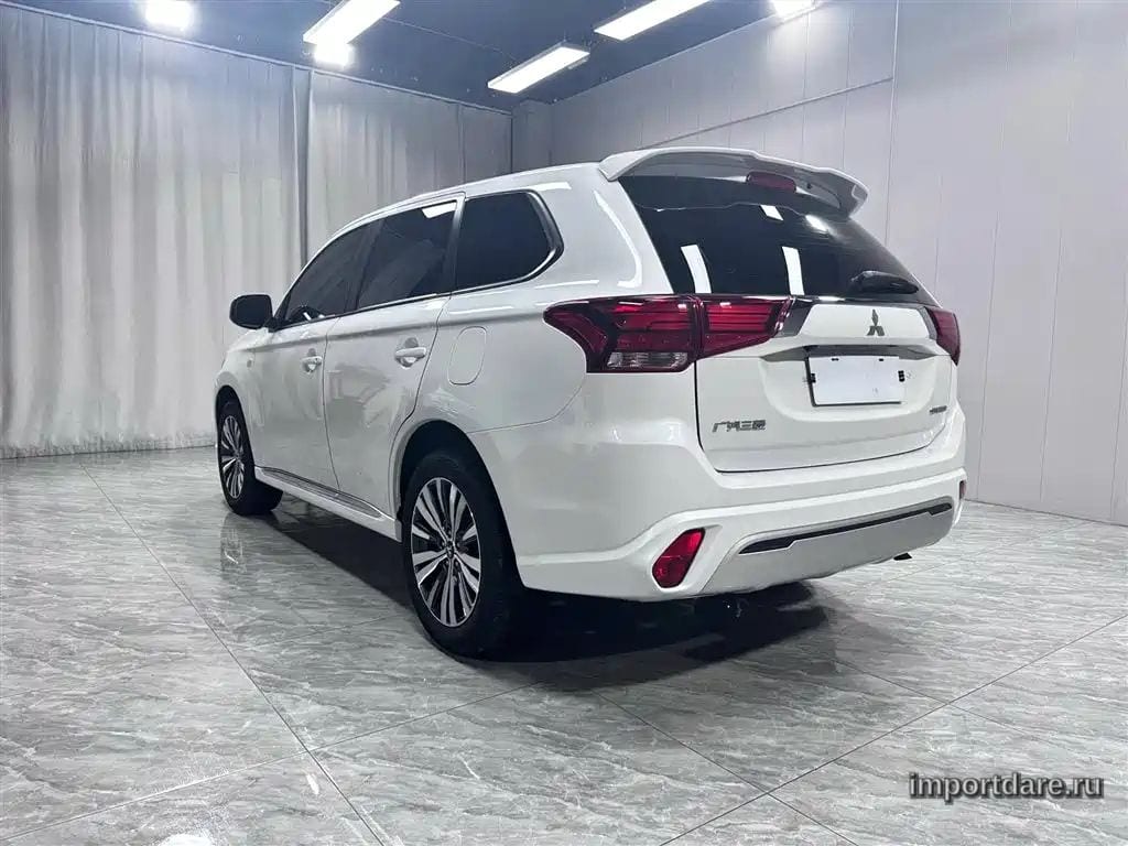 MITSUBISHI OUTLANDER 2023 — 31 000 км, белый, Китай — под ключ — фото 4