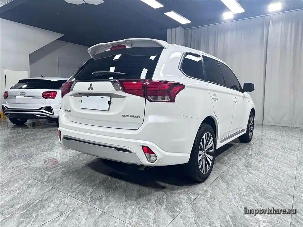 MITSUBISHI OUTLANDER 2023 — 31 000 км, белый, Китай — под ключ — фото 6