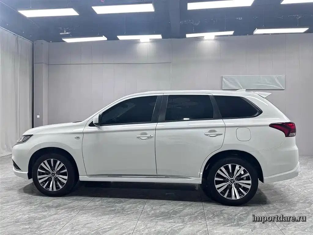 MITSUBISHI OUTLANDER 2023 — 31 000 км, белый, Китай — под ключ — фото 9