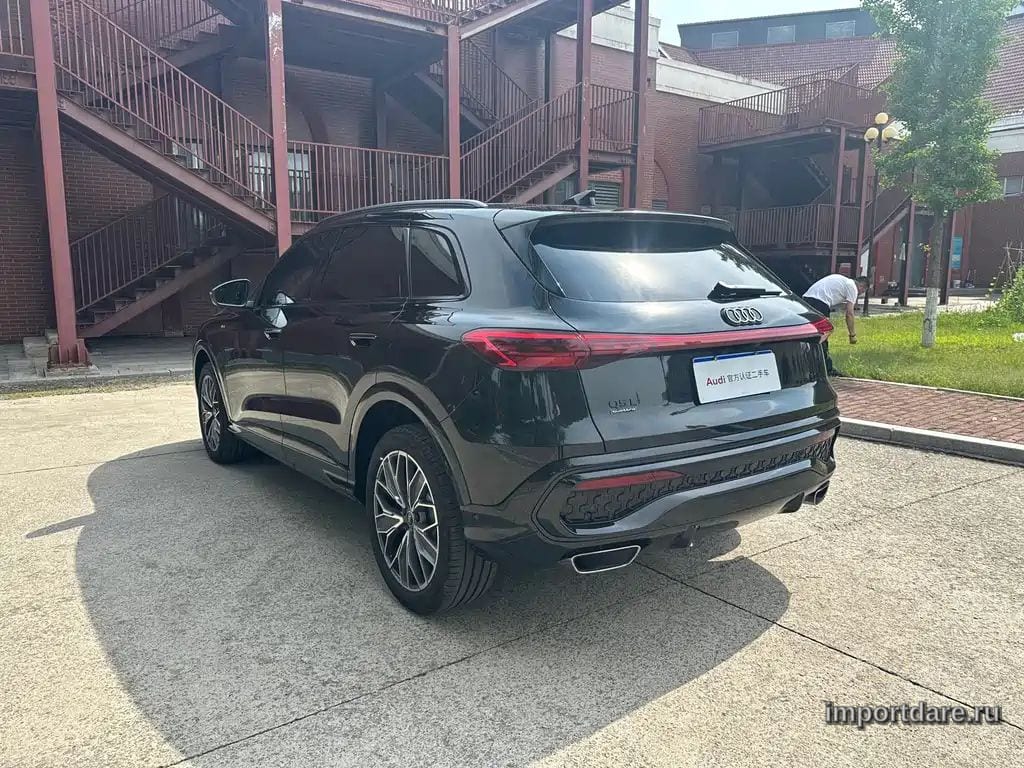 Audi Q5l сзади