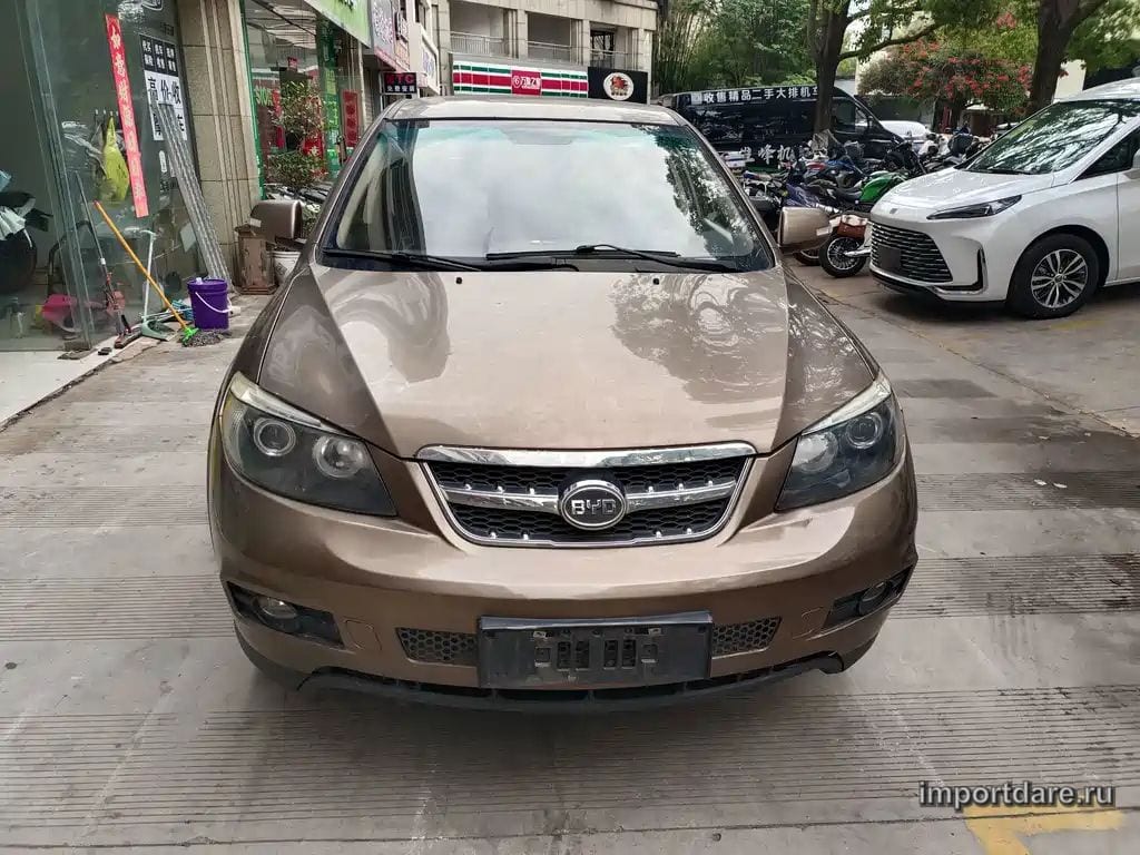 Byd S6 сбоку