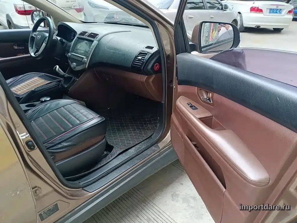Byd S6 сзади