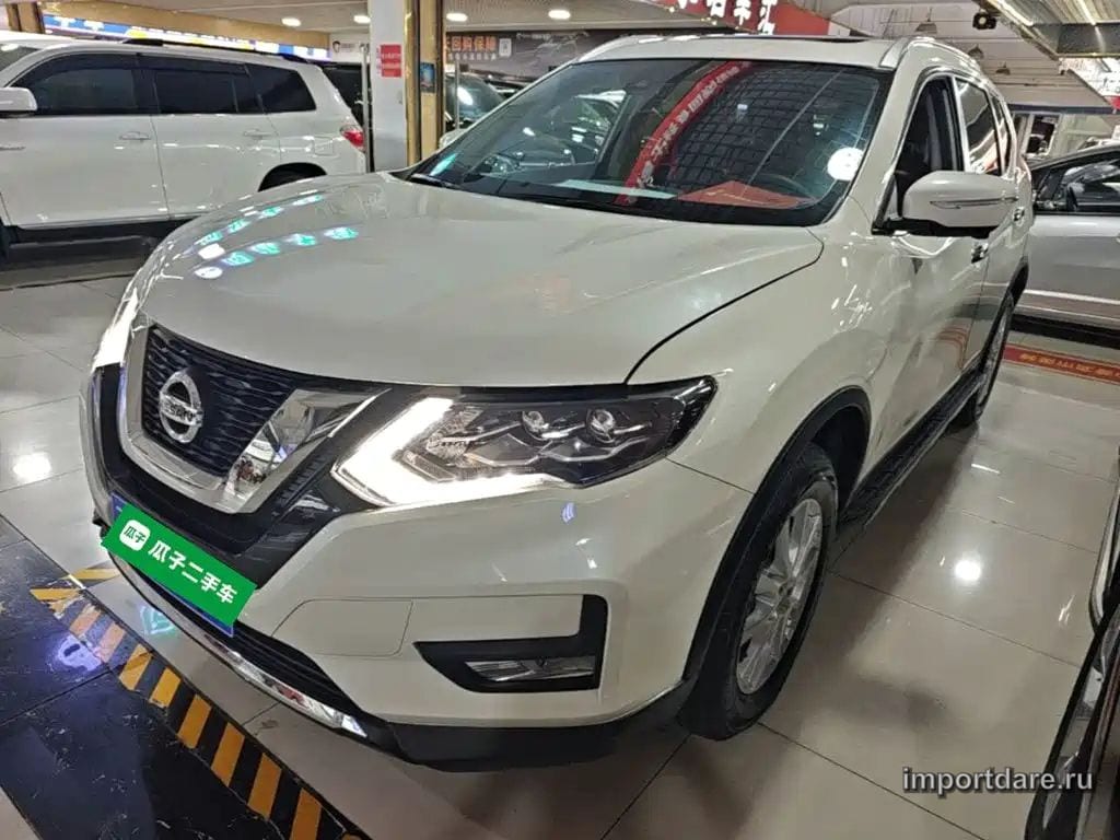 Nissan X-Trail сбоку