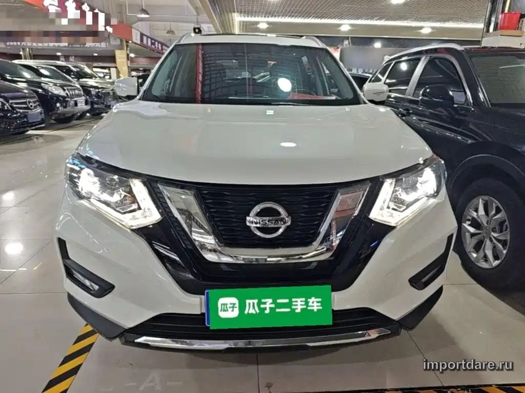 Nissan X-Trail сзади