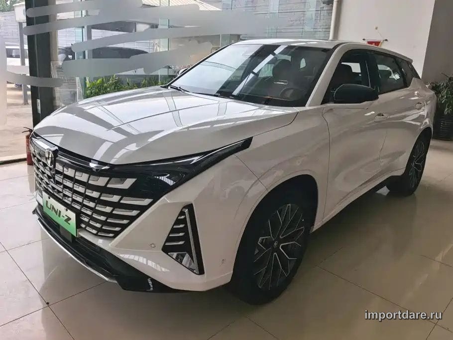 Changan Uni-Z New Energy спереди