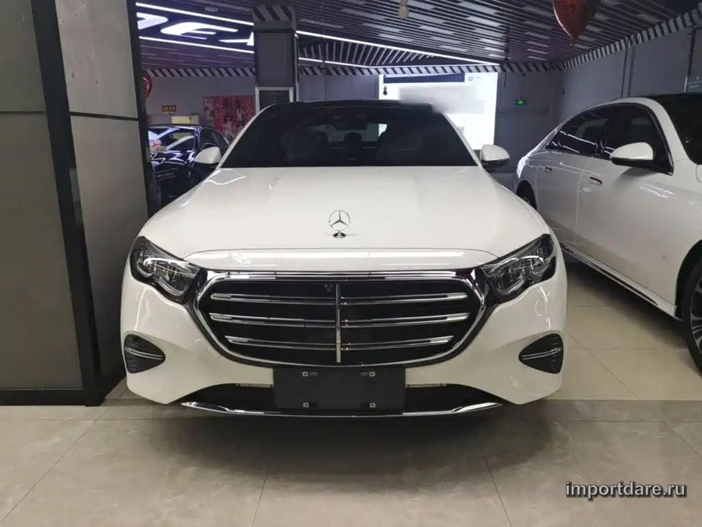 Mercedes-Benz E-Class сзади