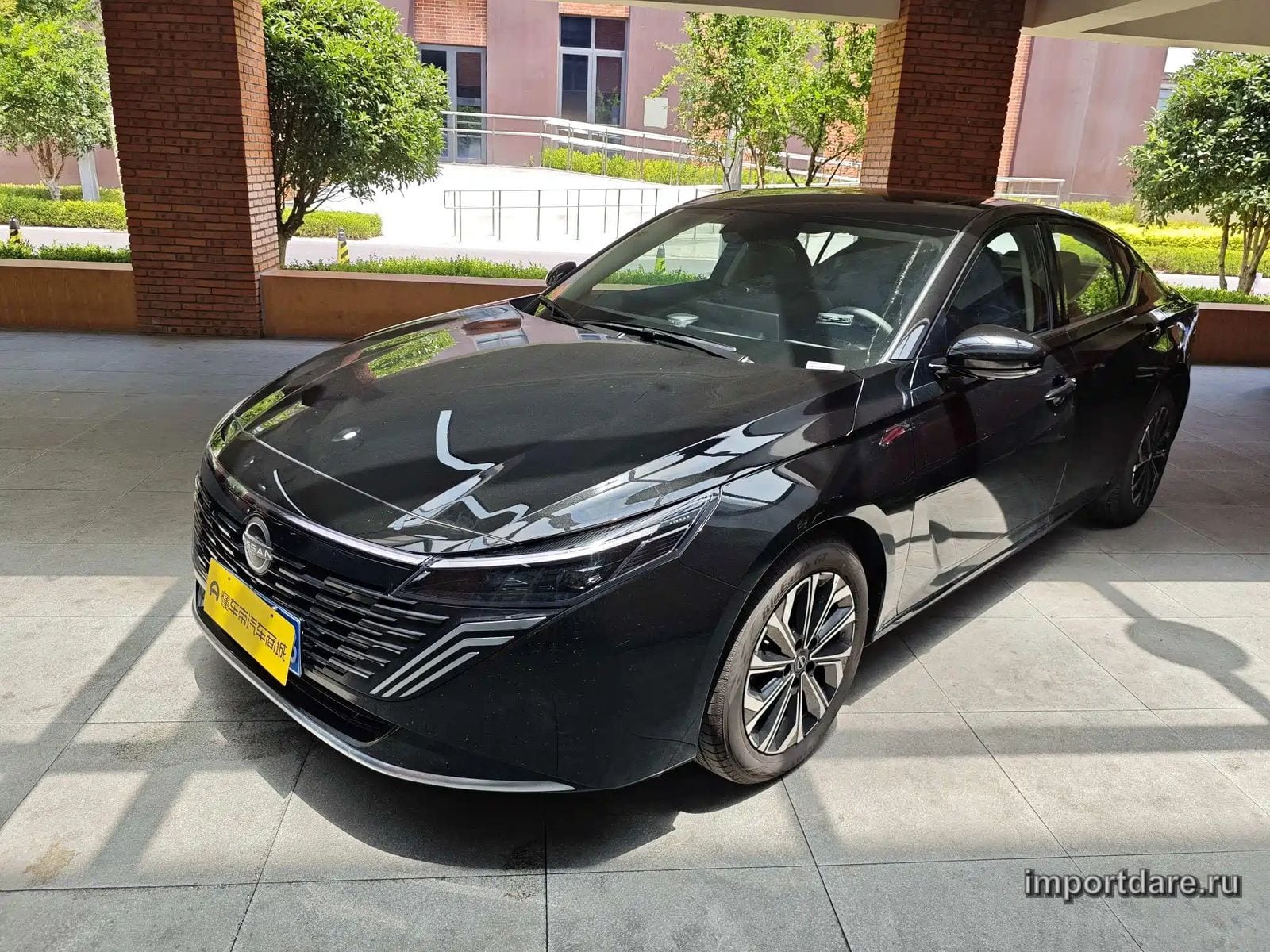 Nissan Teana спереди