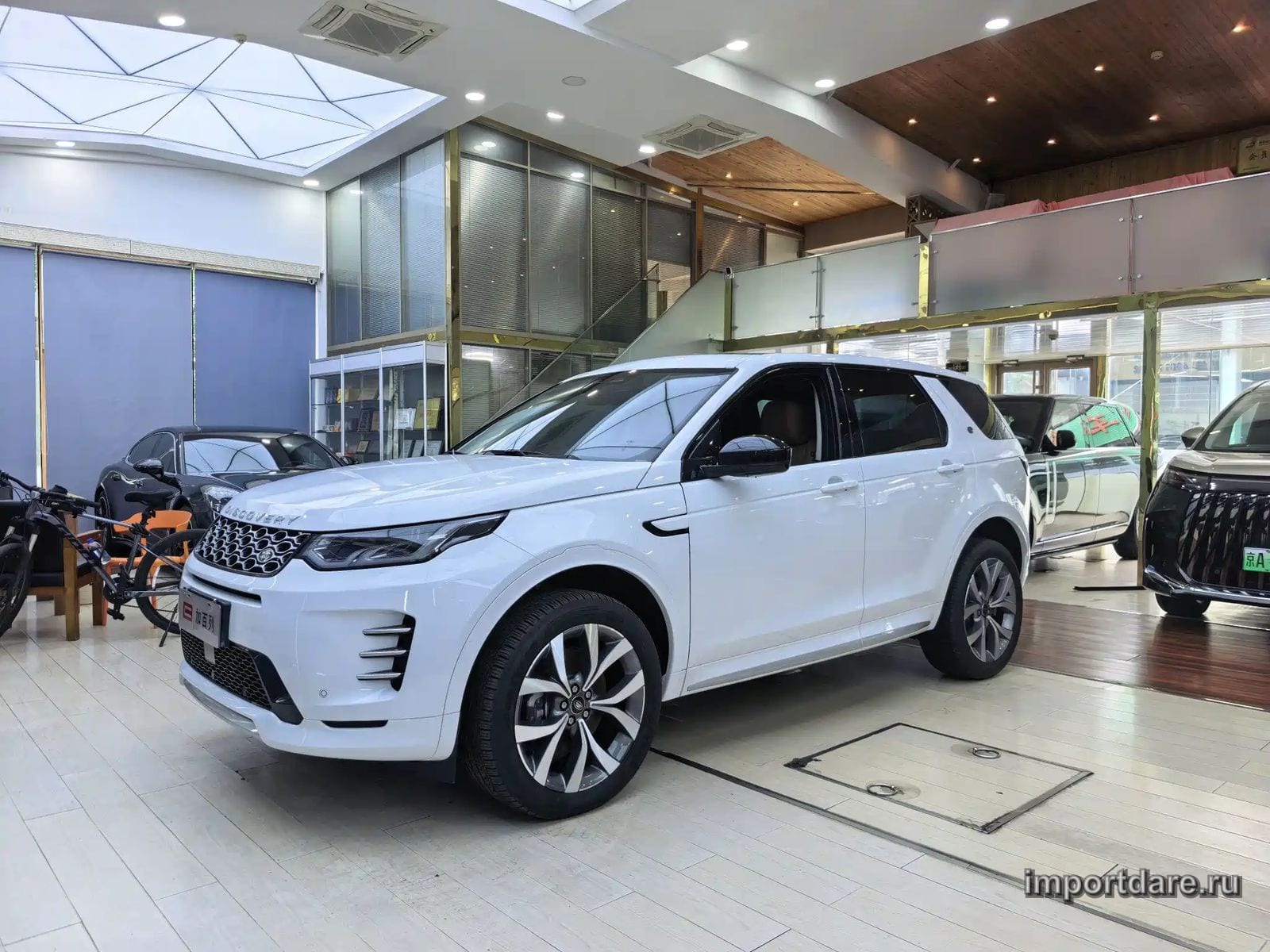 Land Rover Discovery Sport Edition спереди