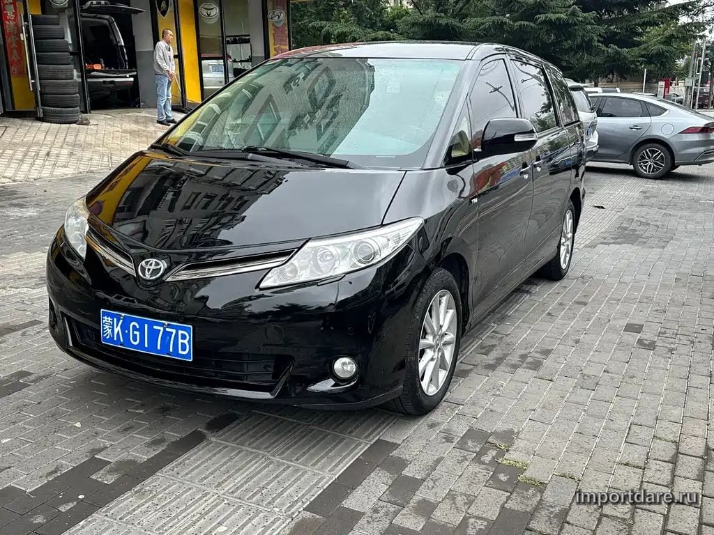 Toyota Previa спереди