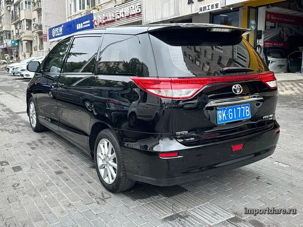 Toyota Previa сзади