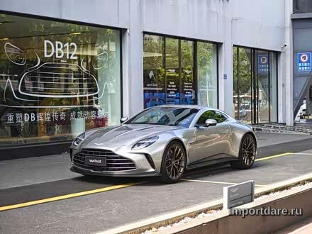 Aston Martin V8 Vantage интерьер