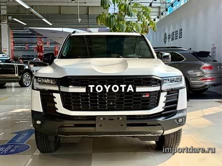 Toyota Land Cruiser спереди