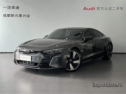 Audi E-Tron спереди