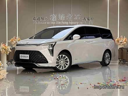 Toyota Century сбоку
