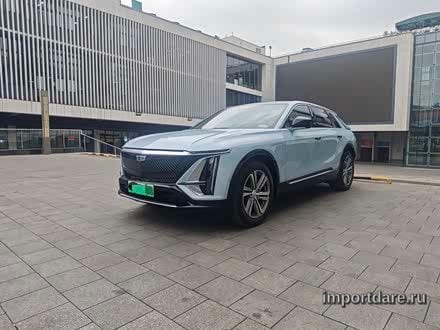Cadillac Lyriq спереди