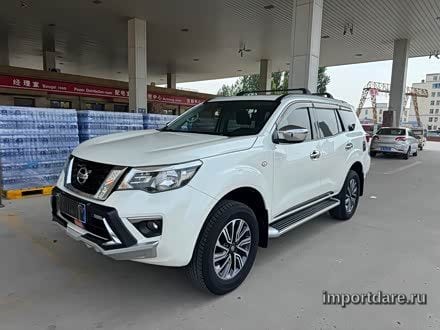 Nissan Terra спереди