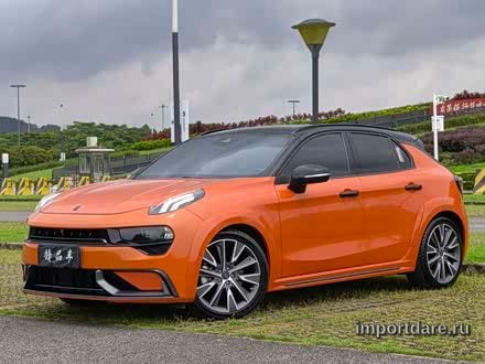Lynk & Co 02 Hatchback спереди
