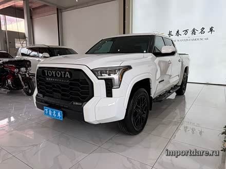 Toyota Tundra спереди