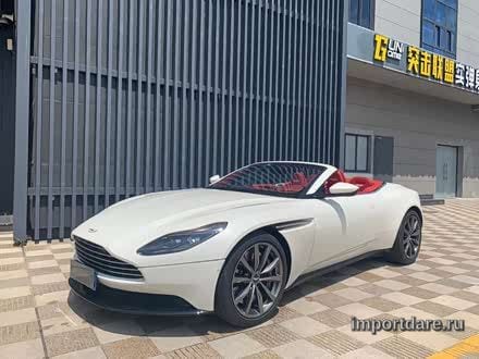Aston Martin Db11 спереди