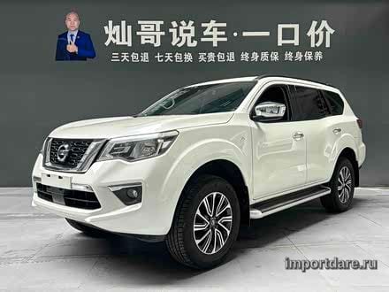 Nissan Terra сбоку