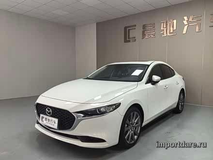 Mazda 3 спереди