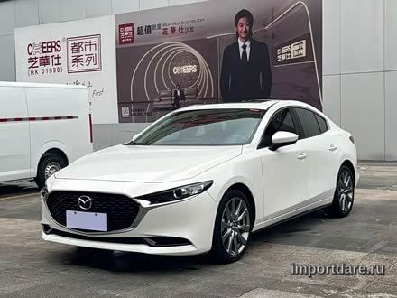 Mazda 3 Axela сбоку
