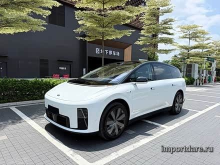 Li Auto I8 сзади