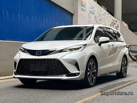 Toyota Granvia сзади