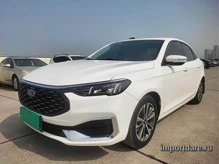 Ford Escort спереди