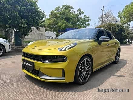 Lynk & Co 03 сзади