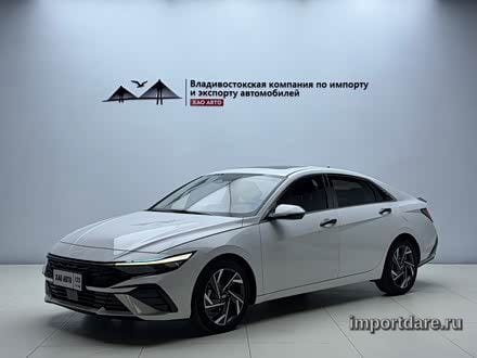 Hyundai Elantra сбоку