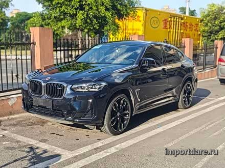 BMW X4 M сбоку