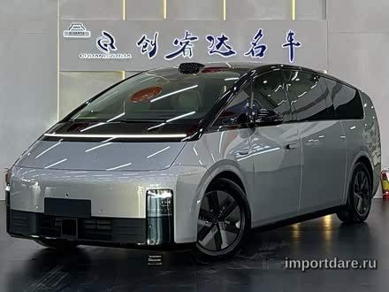Li Auto Mega сзади