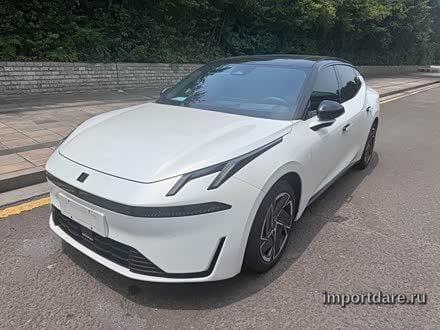 Lynk & Co 07 Em-P сзади