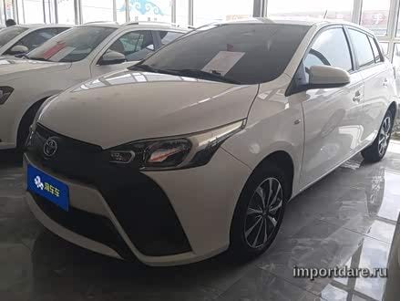 Toyota Yaris L сзади