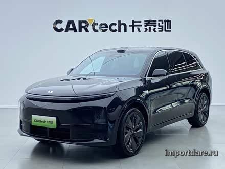 Li Auto L6 спереди