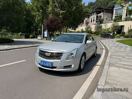 Cadillac Xts сзади